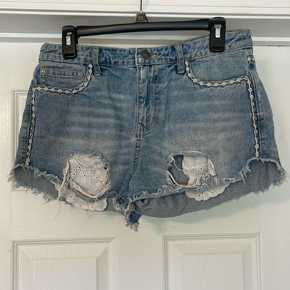 Free People - distressed embroidered medium wash blue Jean shorts - size 28 - Picture 1 of 4